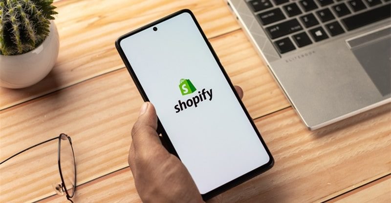 Distinguishing Shopify and Tailor-made Web sites: A Guide for Knowledgeable Choice-Making in 2024